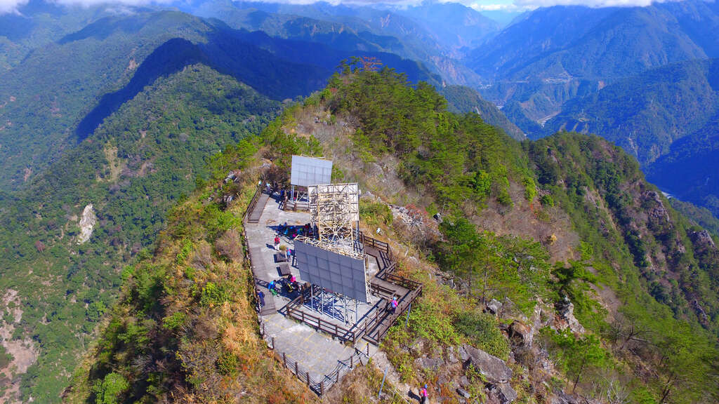 東卯山三角點空拍圖