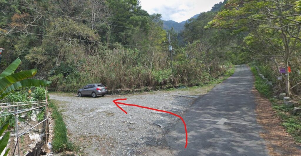 八仙山松鶴登山口停車場入口處
