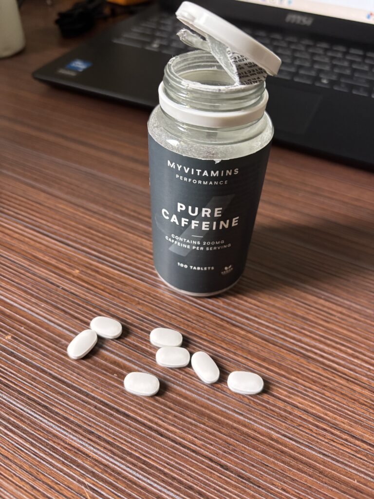 筆者自用的咖啡因錠品牌MYVITAMINS,每顆咖啡因含量200毫克