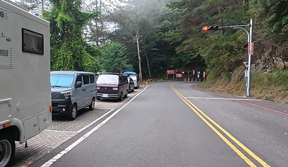 27k登山口旁停車格