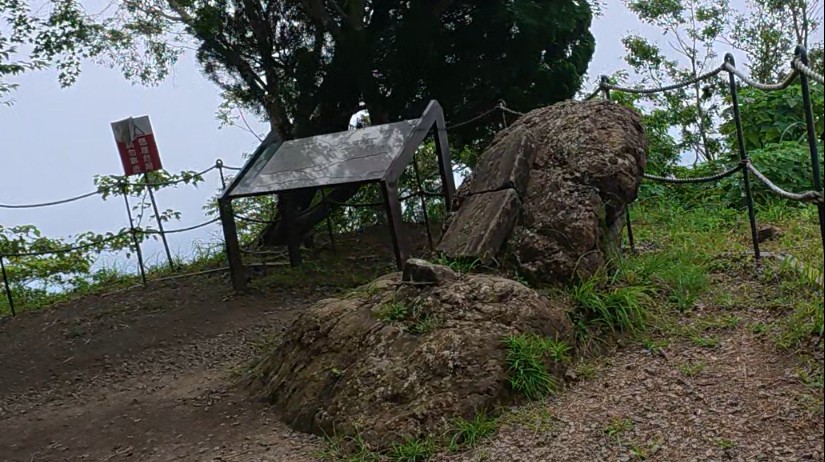 馬那邦山景點-戰諸地紀念石碑